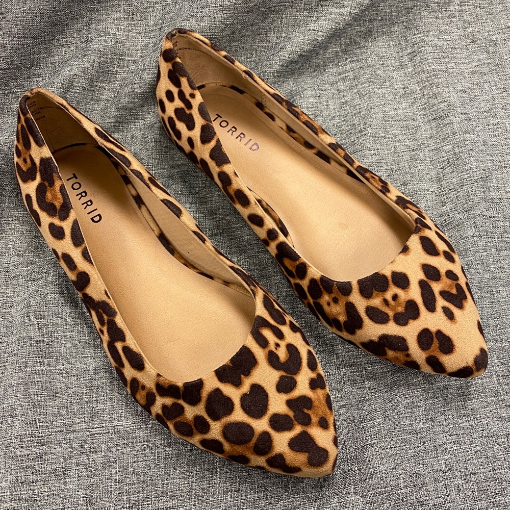 NEW Torrid Leopard Print Flats Size 9 W Faux Suede Pointed Toe womens shoes